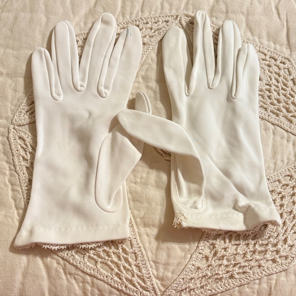 Elegant White Lace Trim Gloves Vintage - Picture 2 of 3